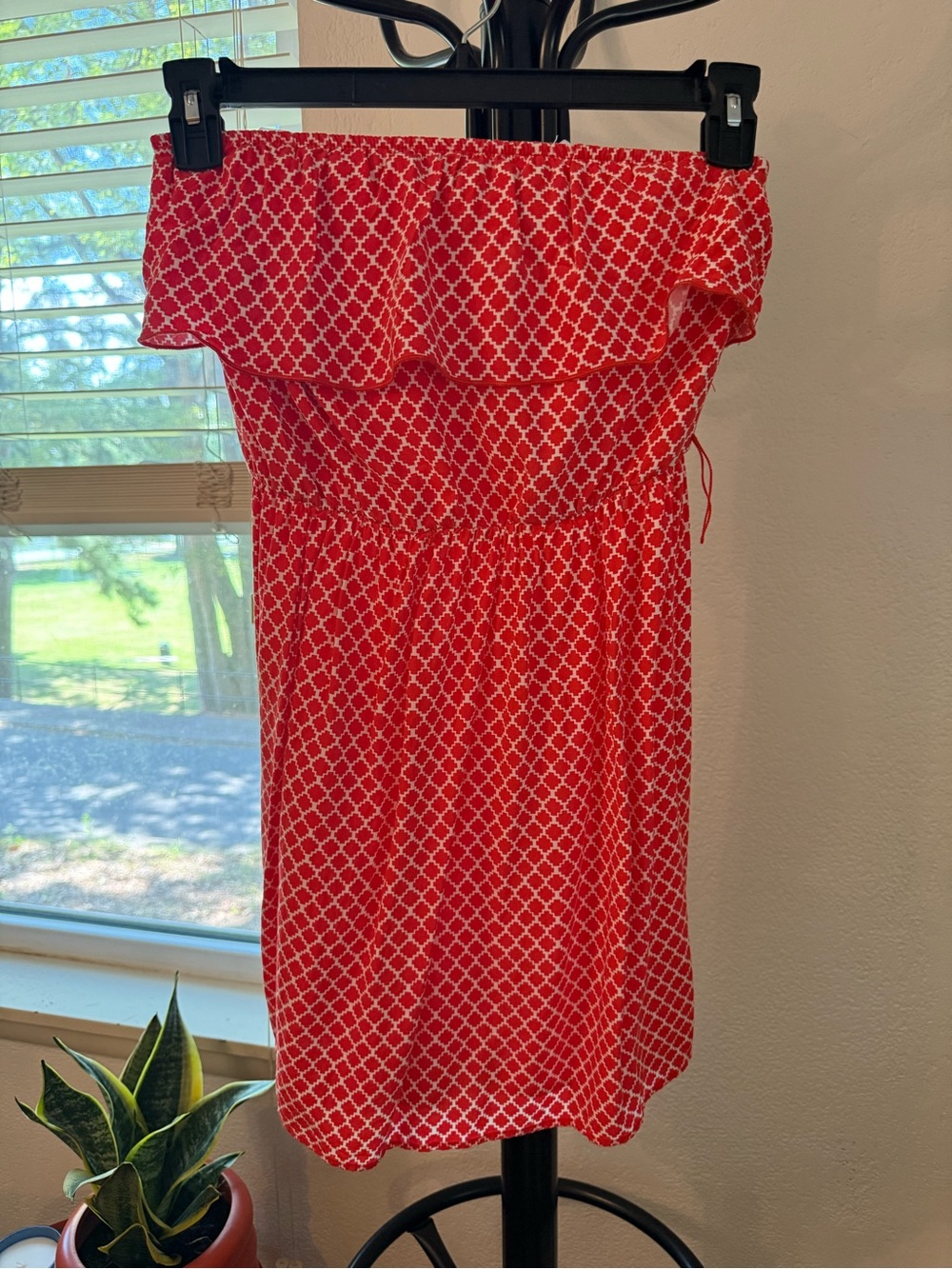 I.N. San Francisco Strapless Coral Red and White Geo-Print Dress